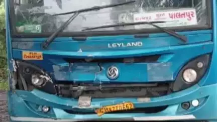 મહુવા: અનાવલ વાંસદા રોડ પર આંગલધરા ગામની સીમમાં ST બસ અને ટ્રક વચ્ચે અકસ્માત, બે લોકો ઈજાગ્રસ્ત