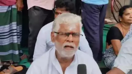 శ్రీకాకుళం: జీడి పరిశ్రమ యాజమాన్యం తాత్కాలిక బంద్ ప్రకటించడంతో తీవ్రంగా వ్యతిరేకించిన కార్మిక సంఘం నాయకులు