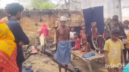 सिरौली गौसपुर: सराय दुनौली गांव में घर में खाना बनाते समय लगी आग, सारा सामान जलकर हुआ खाक