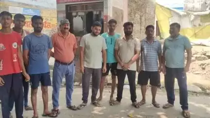 धनौरा: गजरौला के तिगरी में बिजली आपूर्ति न मिलने से लोग परेशान, किया प्रदर्शन #jansamasya