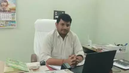 వేటపాలెం ఎమ్మార్వోగా అదనపు బాధ్యతలు చేపట్టిన చీరాల ఎమ్మార్వో గోపికృష్ణ