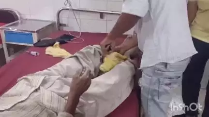 एटा: जिटौली रामनगर में खेत से मिट्टी हटाते समय किसान को सांप ने काटा, मेडिकल कॉलेज में भर्ती