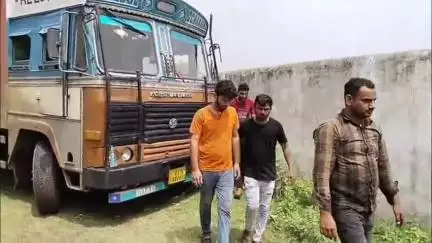 વડોદરા: SMCની રેડ,દશરથ ગામેથી વિદેશી દારૂનું ગોડાઉન ઝડપાયુ,ચાર આરોપીની ધરપકડ
