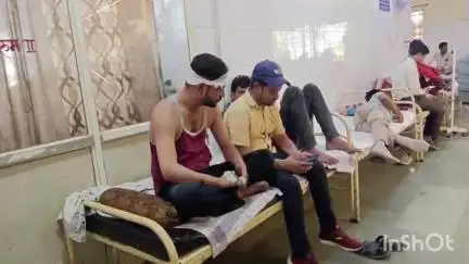 अशोक नगर: गुना: पिपरई में युवक की कार पलटी, घायल ज़िला अस्पताल में भर्ती