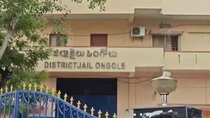 జిల్లా జైల్లో రిమాండ్ లో ఉన్న వైసీపీ నాయకులను పరామర్శించిన బూచేపల్లి శివప్రసాద్ రెడ్డి