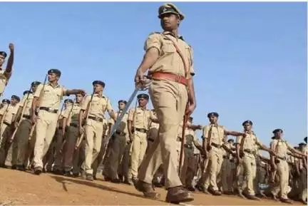 यूपी पुलिस में एक साथ भर्ती हुए पिता-पुत्र, 3 साल तक एक ही लाइब्रेरी में जाकर करते थे पढ़ाई