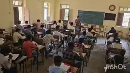शाजापुर: डेढ़ महीने की छुट्टी के बाद आज से खुले उत्कृष्ट विद्यालय सहित जिले के सभी सरकारी और गैर-सरकारी स्कूल