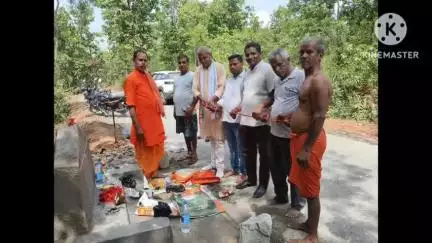 चलकुशा: चलकुसा के दिगवार में पत्थरकुदवा बाबा की विधिवत स्थापना की गई