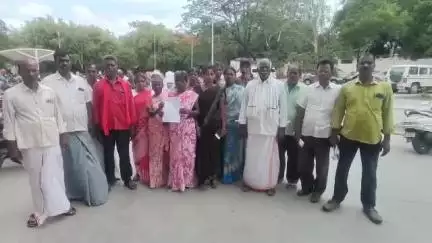திருப்பத்தூர்: செல்போன் டவர் அமைக்கும் பணியை நிறுத்த கோரி கலெக்டர் அலுவலகத்தில் எர்ரம்பட்டி பொதுமக்கள் மனு