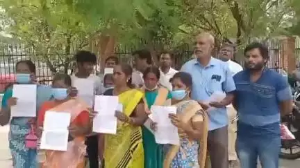 சேலம்: குவாரி அமைக்க அனுமதி அளித்தால் 2026 சட்டமன்றத் தேர்தலை புறக்கணிப்பதாக கிராம மக்கள் ஆட்சியரகத்தில் எச்சரிக்கை #localissue