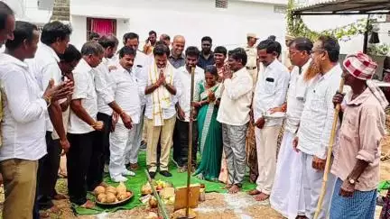 పోచంపల్లి: జూలూరులో ఇందిరమ్మ ఇండ్ల నిర్మాణానికి భూమి పూజ చేసిన ఎమ్మెల్యే అనిల్ కుమార్ రెడ్డి