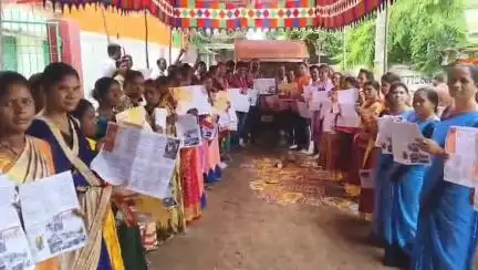 ରାୟଗଡା: ରାମନାଗୁଡା ବ୍ଲକ ଗୁଲୁମୁଣ୍ଡା ପଞ୍ଚାୟତ କାର୍ଯ୍ୟାଳୟ ପରିସରରେ ବିକାଶ ବାହନ କାର୍ଯ୍ୟକ୍ରମ ଅନୁଷ୍ଠିତ