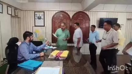 मंडी: मंडी के व्यापारियों ने सीएम को सौंपा ज्ञापन, कहा- ऑनलाइन कारोबार से छोटे दुकानदारों की आजीविका खतरे में