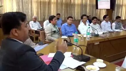 शिमला शहरी: सेब सीजन को लेकर उपायुक्त ने बागवानों और अधिकारियों से की बैठक, व्यवस्थाओं को सुनिश्चित करने के दिए निर्देश