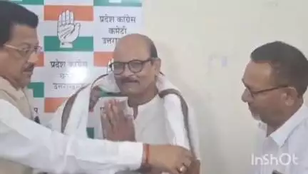 देहरादून: पूर्व उपाधिक्षक ओम प्रकाश आर्य कांग्रेस में शामिल हुए, सूर्यकांत धस्माना ने दिलाई सदस्यता