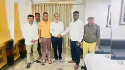વિજાપુર: વિજાપુર સોજા ગ્રામપંચાયત સમરસ બનતા ધારાસભ્ય સી જે ચાવડાએ મુલાકાત લઈ ગ્રામ્ય વિકાસ ને લઈ ચર્ચા કરી