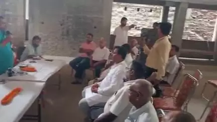 पुपरी: पुपरी के वैश्य अतिथि भवन में वैश्य समाज की बैठक, नगर परिषद के उप मुख्य पार्षद जय प्रकाश ने की अध्यक्षता