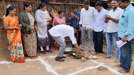 అసిఫాబాద్: కనార్గాం గ్రామంలో ఇందిరమ్మ ఇళ్ల నిర్మాణానికి భూమిపూజ