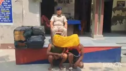 मधेपुर: मधेपुर संगत चौक के पास पुलिस ने 252 लीटर नेपाली शराब के साथ दो तस्करों को किया गिरफ्तार