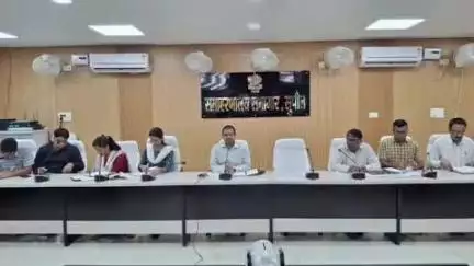 सुपौल: सुपौल समाहरणालय में जिला पदाधिकारी की अध्यक्षता में साप्ताहिक सोमवारी बैठक आयोजित की गई