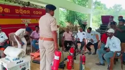 କେନ୍ଦୁଝର ସହର: ଘସିପୁର ଅଗ୍ନିସମ ବିଭାଗ କେନ୍ଦ୍ର ଠାରେ ସଚେତନତା ପ୍ରତିକ୍ରିୟା ରଖିଛନ୍ତି ଅଗ୍ନିସମ ଅଧିକାରୀ