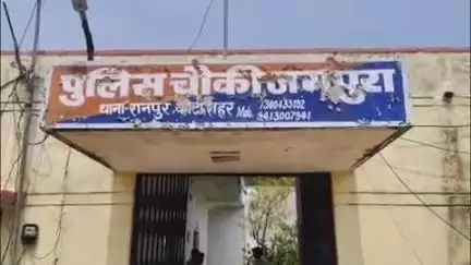 लाडपुरा: रानपुर की जगपुरा पुलिस चौकी के हवालात में घुसा 8 फीट लंबा धामण प्रजाति का सांप, पुलिस जवानों ने किया रेस्क्यू
