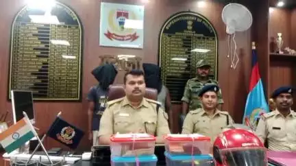 गुमला: कांसीर बाजार में व्यापारी से लूट और गोली मारने के दो आरोपी गिरफ्तार, भेजे गए जेल