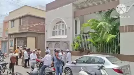 வாணியம்பாடி: நீலிக்கொல்லை பகுதியில் தொழிலதிபர் மற்றும் ஊழியரை கட்டி வைத்துவிட்டு 2 செல்போன்களை கொள்ளை அடித்து சென்ற கும்பல் CCTV காட்சி வெளியாகி பரபரப்பு