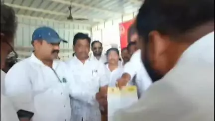 తాడేపల్లిగూడెం: 28 మంది లబ్ధిదారులకు సీఎం రిలీఫ్ ఫండ్ చెక్కులను పంపిణీ చేసిన ఎమ్మెల్యే బొలిశెట్టి శ్రీనివాస్