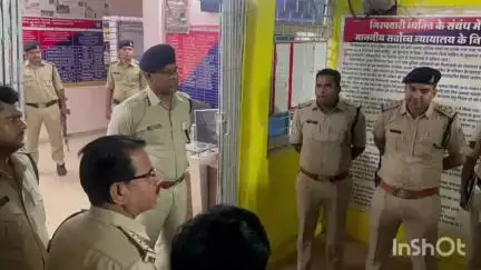 अशोक नगर: अशोकनगर पुलिस ने रात में की काॅम्बिंग गश्त, अतिरिक्त पुलिस अधीक्षक भी शहर में घूमे