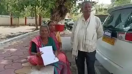 नरसिंहपुर: बहू ने केवाईसी के नाम पर धोखे से जमीन अपने नाम कराई, सास पहुंची एसपी ऑफिस