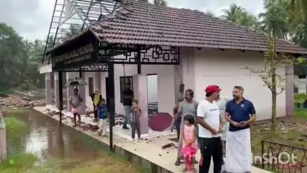 തിരൂരങ്ങാടി: ആഞ്ഞുവീശി കാറ്റ്, പരപ്പനങ്ങാടി പാലത്തിങ്ങലിൽ വ്യാപക നാശനഷ്ടം, നിരവധി വീടുകൾക്ക് കേടുപാട്