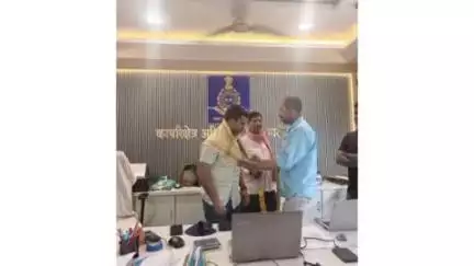 मालेगाव: इरळा वनविभाग कार्यालय येथे वनपरिक्षेत्र अधिकारी मोरे यांची बदली झाल्याने सामाजिक कार्यकर्ते शर्मा यांनी केला सत्कार