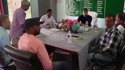 सारठ: DSE मधुकर कुमार ने GN सिंह +2 विद्यालय कुकराहा का औचक निरीक्षण किया, चहारदीवारी के लिए मुखिया को निर्देश दिया