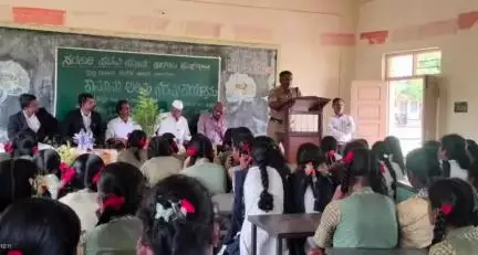 ಹುನಗುಂದ: ಸೂಳೆಬಾವಿ ಗ್ರಾಮದಲ್ಲಿ ಕಾನೂನು ಸೇವಾ ಪ್ರಾಧಿಕಾರ ಹಾಗೂ ಪೊಲೀಸ್ ಇಲಾಖೆ ವತಿಯಿಂದ ಕಾನೂನು ಅರಿವು ಕಾರ್ಯಕ್ರಮ
