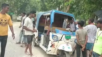 हसनगंज: कोठीटोला बड़ी नहर के पास दो टोटो की टक्कर में दो लोग बुरी तरह जख्मी