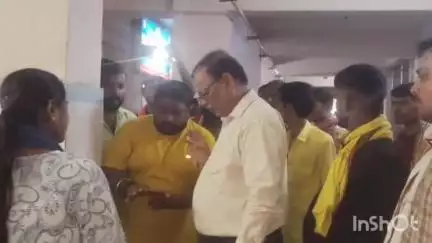डुमरांव: डुमरांव अनुमंडलीय अस्पताल में अल्ट्रासाउंड में लापरवाही और इलाज में कोताही पर घंटों हुआ बवाल