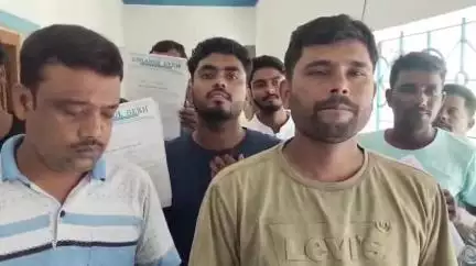 নওদা: নওদার মধুপুর পঞ্চায়েতে টেন্ডার প্রক্রিয়ায় গোপনীয়তার অভিযোগ, ঠিকাদারদের বিক্ষোভ