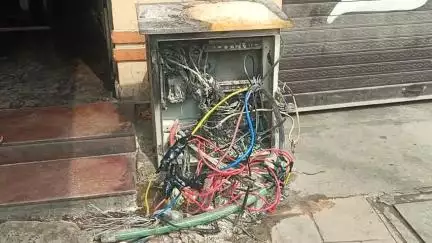 सिंगार घाट रामपथ रोड पर खुला पड़ा है विद्युत सप्लाई बॉक्स,हो सकता है बड़ा हादसा #Jansamasya