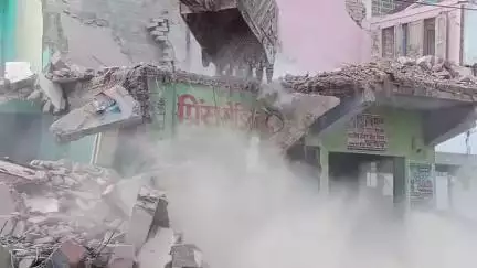 स्वार: स्वार रामपुर मार्ग चौड़ीकरण के दौरान बिजारखाता नरपत नगर में प्रशासन ने हटवाया अतिक्रमण, पुलिस फोर्स के पुख्ता इंतजाम