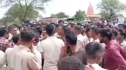 प्रतापगढ़: शहर के अमलावद बाईपास पुलिया पर निर्माण सामग्री और चिकनी मिट्टी से हुए हादसों में दो दिनों में 10 से अधिक लोग घायल