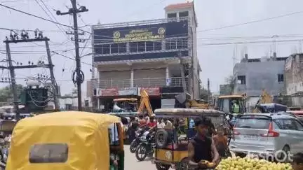 सुपौल: सुपौल में आज दूसरे दिन भी अतिक्रमणकारियों पर नगर परिषद का बुलडोजर चला