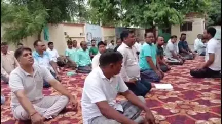 घोसी: घोसी ब्लॉक में गूंजा योग का मंत्र, अंतरराष्ट्रीय योग दिवस पर हुआ भव्य आयोजन
