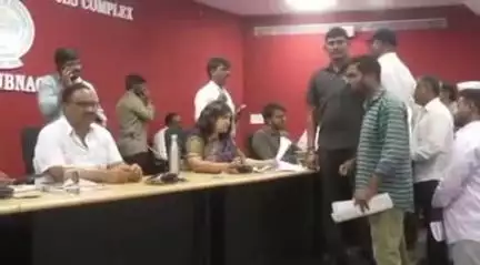 మహబూబ్ నగర్ అర్బన్: ప్రజావాణి దరఖాస్తులను సత్వరమే పరిష్కరించాలి,జిల్లా  కలెక్టర్ విజయేందిర బోయి,