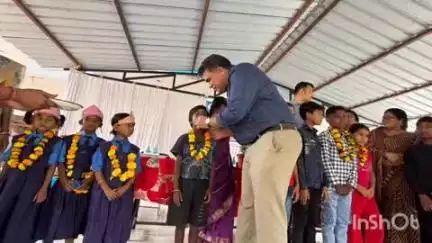 दंतेवाड़ा: आवराभाटा स्थित स्वामी आत्मानंद उत्कृष्ट हिन्दी माध्यम स्कूल में नवप्रवेशी बच्चों का शाला प्रवेशोत्सव मनाया गया