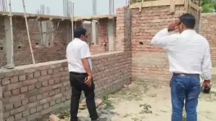 छपरा: बंगरा गांव में पंचायत सरकार भवन के निर्माण कार्य का बीडीओ ने किया निरीक्षण