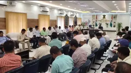 किशनगंज: DM की अध्यक्षता में ज़िला स्तरीय पदाधिकारियों के साथ कार्य संस्कृति पर बैठक आयोजित