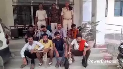 कहरा: उत्पाद पुलिस ने छापेमारी कर 3 कारोबारियों और 5 शराबियों को किया गिरफ्तार, सहरसा कोर्ट में पेश कर आगे की कार्रवाई जारी