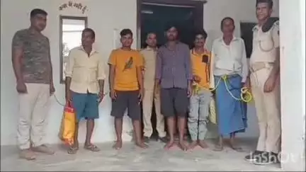 बंजरिया: बंजरिया पुलिस ने अलग-अलग जगहों से 3 पियक्कड़ और 5 न्यायालय के वारंटियों को गिरफ्तार कर सोमवार को न्यायिक हिरासत में भेजा