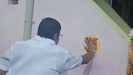 పాణ్యం: ఓర్వకల్ మండలం హుస్సేనాపురం గ్రామంలో తల్లికి వందనం పొందిన లబ్ధిదారులతో, టిటిడి బోర్డు సభ్యుడు మల్లెల రాజశేఖర్